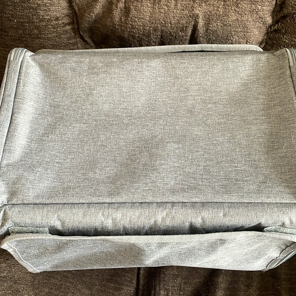 EUC~Small Gray Pet Carrier With Multiple Openings/Removable Pad & Leash Holder - Picture 14 of 15